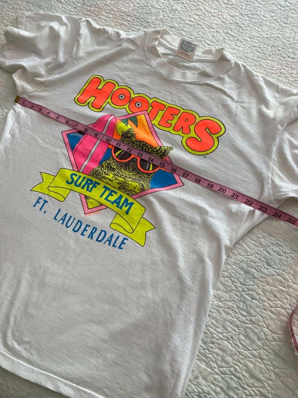 Hooters - Vintage 1989 Ft. Lauderdale Surf Team Graphic T-Shirt - Size XL - Picture 10 of 14